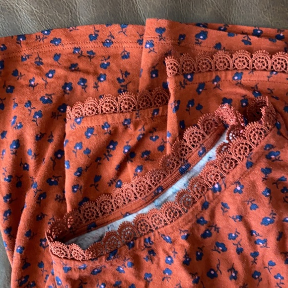 Boden Ballet Neck lace trim Tee 14 - Picture 3 of 4